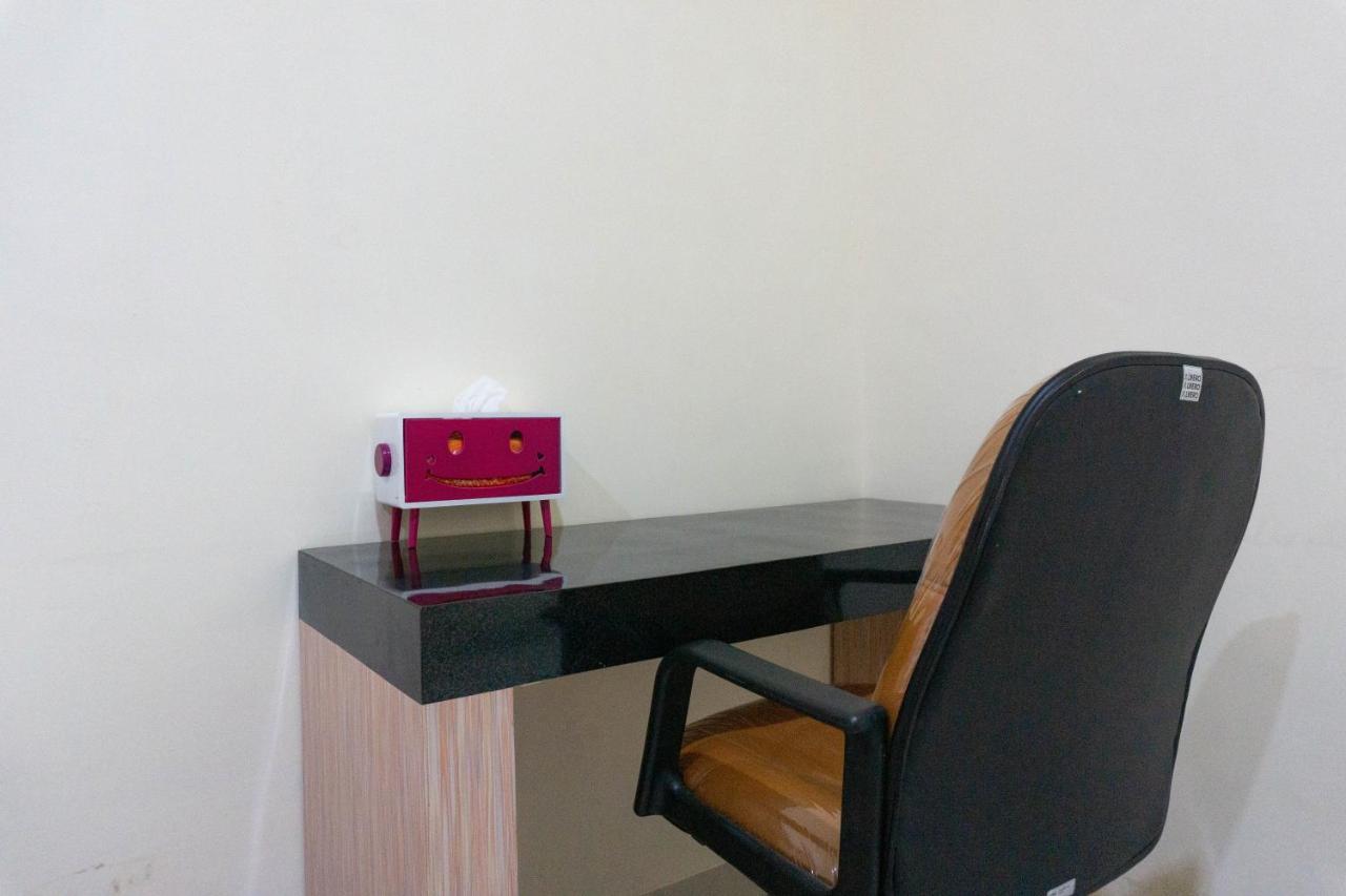 Reddoorz Syariah Near Sultan Muhammad Kaharuddin Airport Hotel Sumbawa Besar Exterior foto