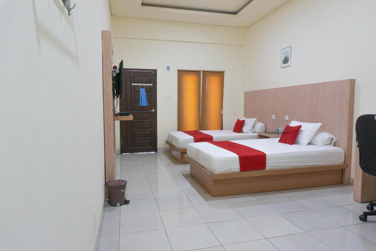 Reddoorz Syariah Near Sultan Muhammad Kaharuddin Airport Hotel Sumbawa Besar Exterior foto
